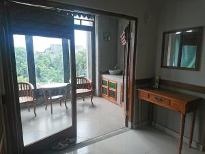 Phòng Giường Đôi Có Ban Công (Double Room with Balcony)