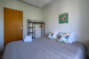 Double Room with Street View room in Terrace Lisbon Hostel