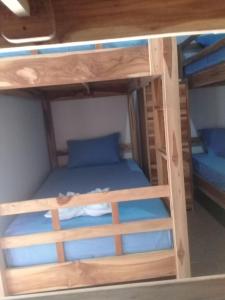1 Người trong Phòng Tập Thể - Cả Nam và Nữ (1 Person in Dormitory - Mixed)