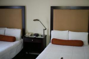 Standard Double Room with Two Double Beds - Non Smoking room in The Washington Inn