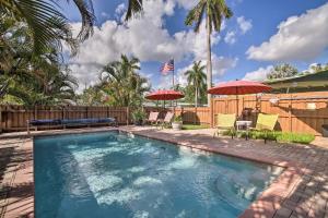 Charming Home with Deck, 1 Mi to Wilton Manors in Fort Lauderdale