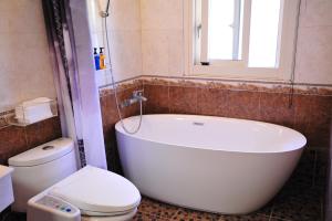 Phòng Đôi Loại Sang (Deluxe Double Room)