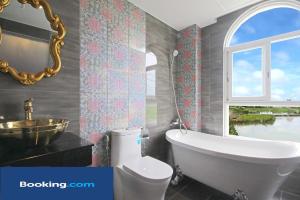Phòng có Giường cỡ King có Bồn tắm (King Room with Bath)