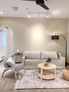 Căn Hộ 3 Phòng Ngủ (Three-Bedroom Apartment)