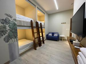 Phòng Bốn Người Có Phòng Tắm Riêng (Quadruple Room with Private Bathroom)