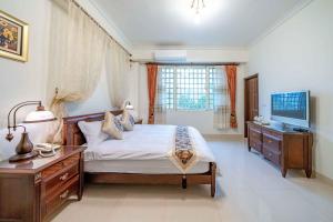 Phòng Giường Đôi Nhìn Ra Núi (Double Room with Mountain View)