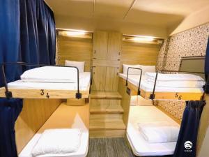 Giường Tầng Trong Phòng Ngủ Tập Thể Cho Nữ (Bunk Bed in Female Dormitory Room )