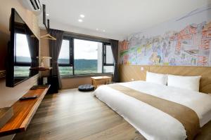 Phòng Giường Đôi Nhìn Ra Núi (Double Room with Mountain View)
