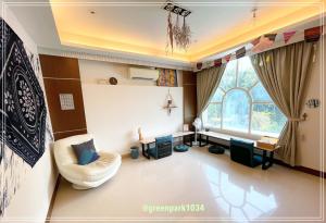 Giường Đơn trong Phòng ngủ Tập thể cho cả nam lẫn nữ (Single Bed in mix Dormitory Room)