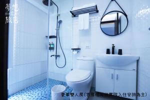Phòng Deluxe giường đôi có ban công (Deluxe Double Room with Balcony)