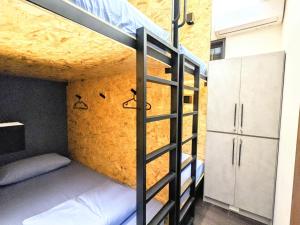 Giường trong Phòng ngủ tập thể cả Nam và Nữ 4 Người (Bed in 4-Bed Mixed Dormitory Room)