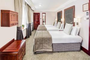 Comfort Triple Room room in Fitzrovia Hotel