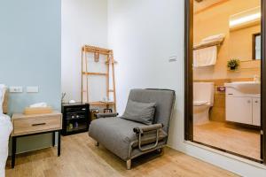 Phòng Deluxe Giường Đôi Có Ban Công (Deluxe Double Room with Balcony)