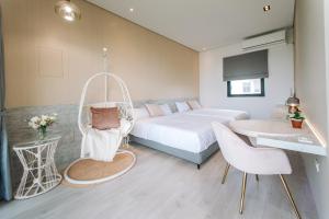 Phòng 4 Người có Sân hiên (Quadruple Room with Terrace)