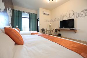 Phòng Deluxe Có 2 Giường Cỡ Queen (Deluxe Queen Room with Two Queen Beds)