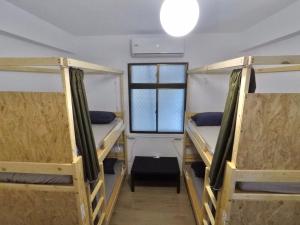 Giường Tầng Trong Phòng Ngủ Tập Thể Cho Nữ (Bunk Bed in Female Dormitory Room )