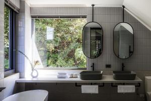 Phòng Bốn Người Có Bồn Tắm (Quadruple Room with Bathtub)