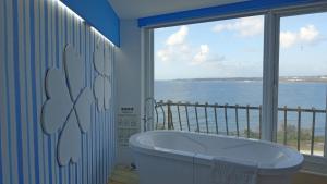 Suite Nhìn Ra Biển (Suite with Sea View)