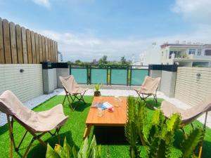 Phòng 4 Người có Sân hiên (Quadruple Room with Terrace)