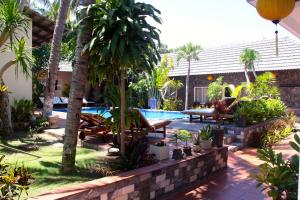 Phòng 3 Người Nhìn Ra Hồ Bơi (Triple Room with Pool View)