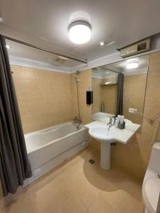 Phòng Giường Đôi Hạng Bình Dân (Budget Double Room)