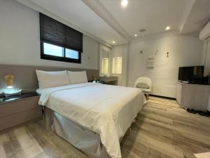 Phòng Giường Đôi Hạng Bình Dân (Budget Double Room)