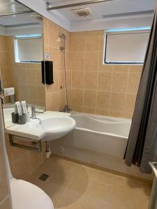 Phòng Đơn Hạng Tiết Kiệm (Economy Single Room)