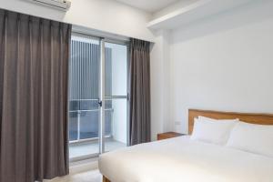 Phòng Tiêu Chuẩn Giường Đôi Lớn (Standard Queen Room)