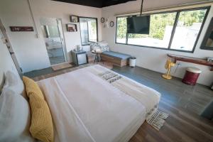 Phòng Deluxe Giường Đôi Với Ban Công và Tầm Nhìn Ra Biển (Deluxe Double Room with Balcony and Sea View)
