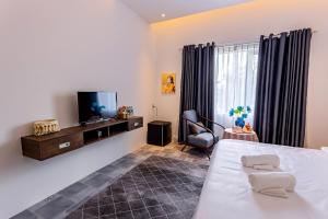 Phòng Có Giường Cỡ King Nhìn Ra Hồ Bơi (King Room with Pool View)