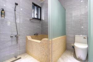 Phòng Deluxe Giường Đôi Có Bồn Tắm (Deluxe Double Room with Bath)