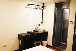 Phòng Tiêu chuẩn 4 Người - Không có Cửa sổ (Standard Quadruple Room - No Window)