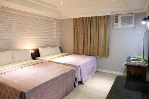 Quadruple Room with Private Bathroom (Check-in after 20:30)