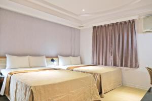 Quadruple Room with Private Bathroom (Check-in after 20:30)