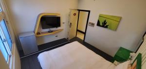 Phòng giường đôi có phòng tắm riêng (Double Room with Private Bathroom)