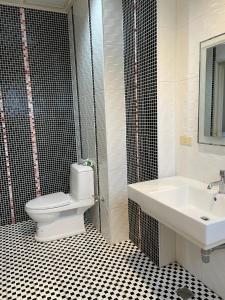 Phòng 4 người có ban công (Quadruple Room with Balcony)