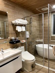 Phòng Bốn Người Có Phòng Tắm Riêng (Quadruple Room with Private Bathroom)