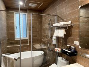 Phòng Giường Đôi Có Phòng Tắm Riêng (Double Room with Private Bathroom)