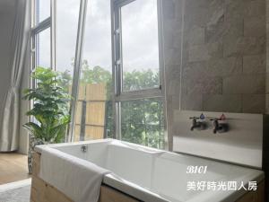Phòng 4 người nhìn ra vườn (Quadruple Room with Garden View)