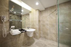 Phòng 2 giường có ban công (Twin Room with Balcony)