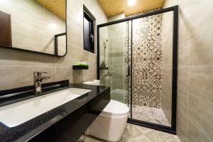 Phòng Deluxe cho 4 Khách với Ban công (Deluxe Quadruple Room with Balcony)