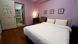 Phòng Tiêu Chuẩn Giường Đôi Lớn (Standard Queen Room)