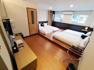 Kiểu Nhật bốn giường (Japanese Quad Room)