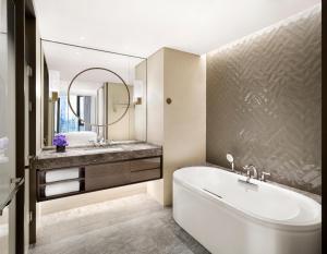 1 Bedroom Premier Suite with 1 King Size Bed