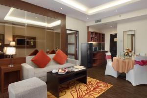 Suite Room - 1 Double Bed Non Smoking, Full Breakfast