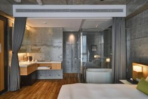 Deluxe giường đôi có bồn tắm (Deluxe Double with Bathtub)