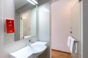 Phòng Standard giường đôi (Standard Double Room)