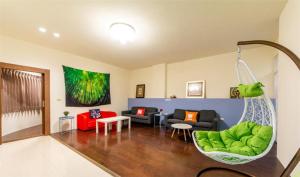Phòng Gia Đình Có Vòi Sen (Family Room with Shower)