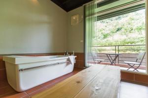 Phòng Deluxe 4 Người (Deluxe Quadruple Room)