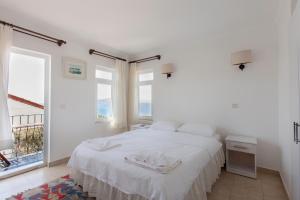 Double Room with Sea View room in Hideaway